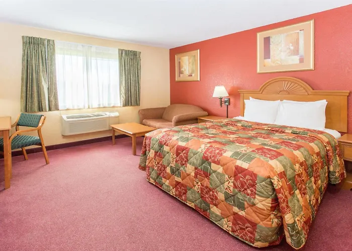 Days Inn By Wyndham Sheboygan/The Falls